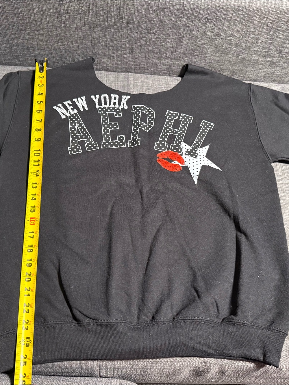 Women Black 'New York Aephi' Graphic Sweatshirt & Sweatpants Matching Set